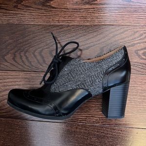 Clarks Artisan Leather & Herringbone Pumps